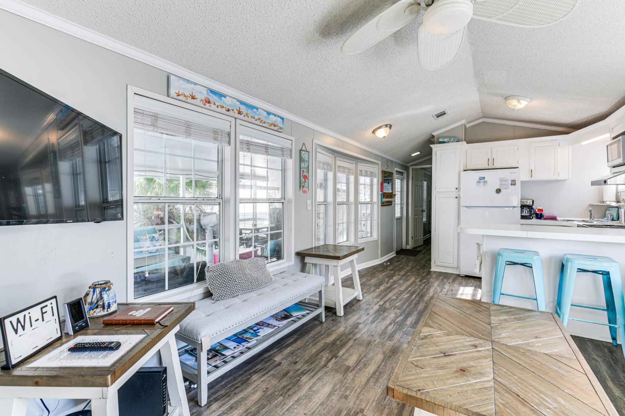 Walk To Beach Miramar Tropical Cabana With Deck! Destin Luaran gambar